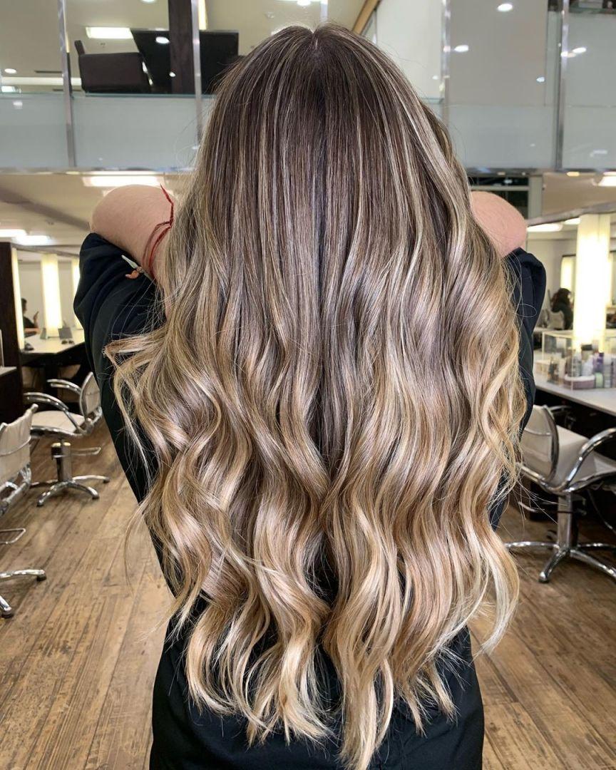 Balayage cheveux longs ondulés