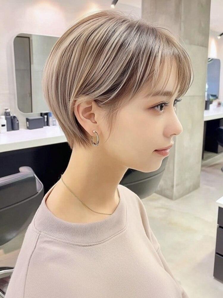 Coupe courte blond beige cendré froid
