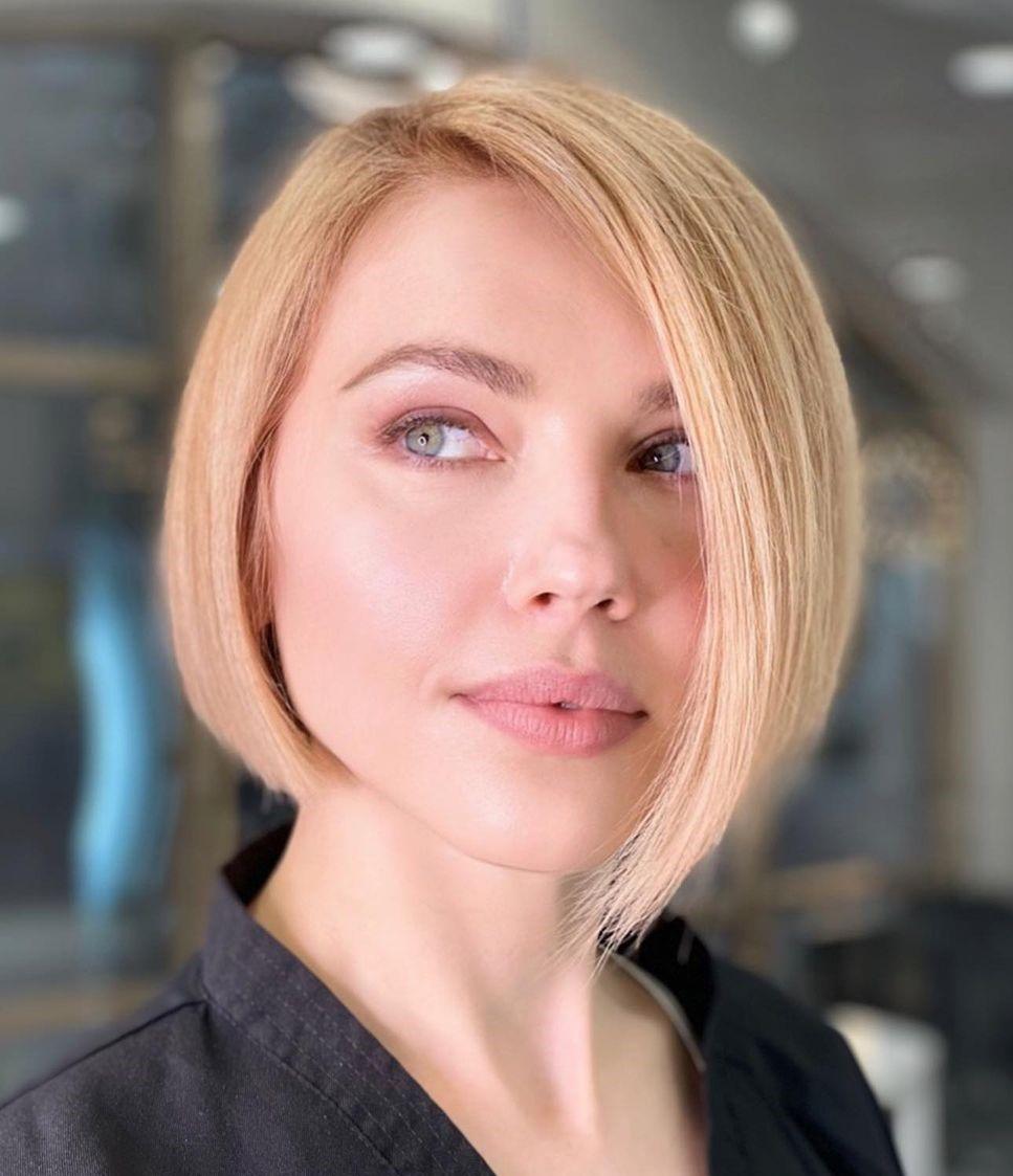 Bob blond visage ovale