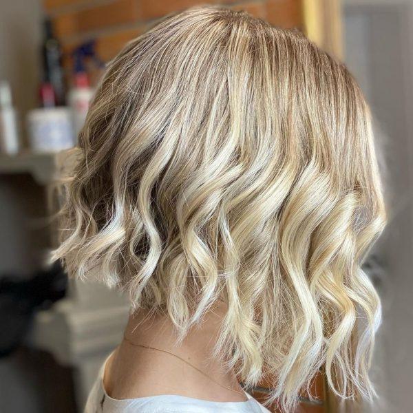 Bob blond wavy naturel