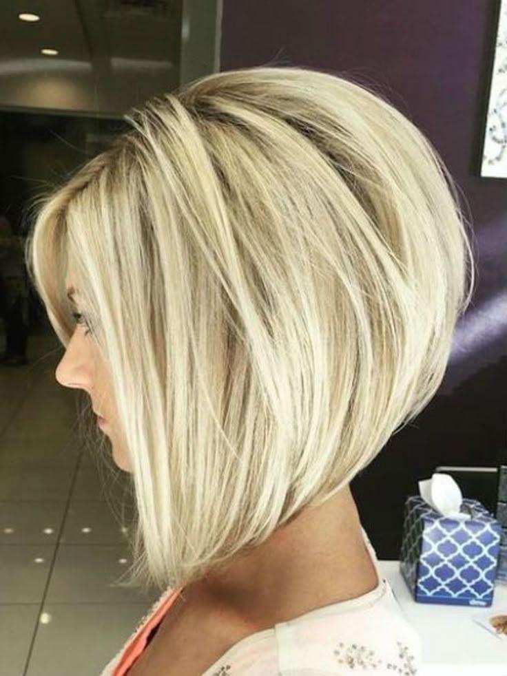 Bob blond dégradé volumineux