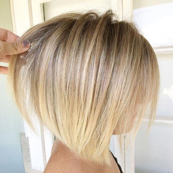Carré plongeant court cheveux fins