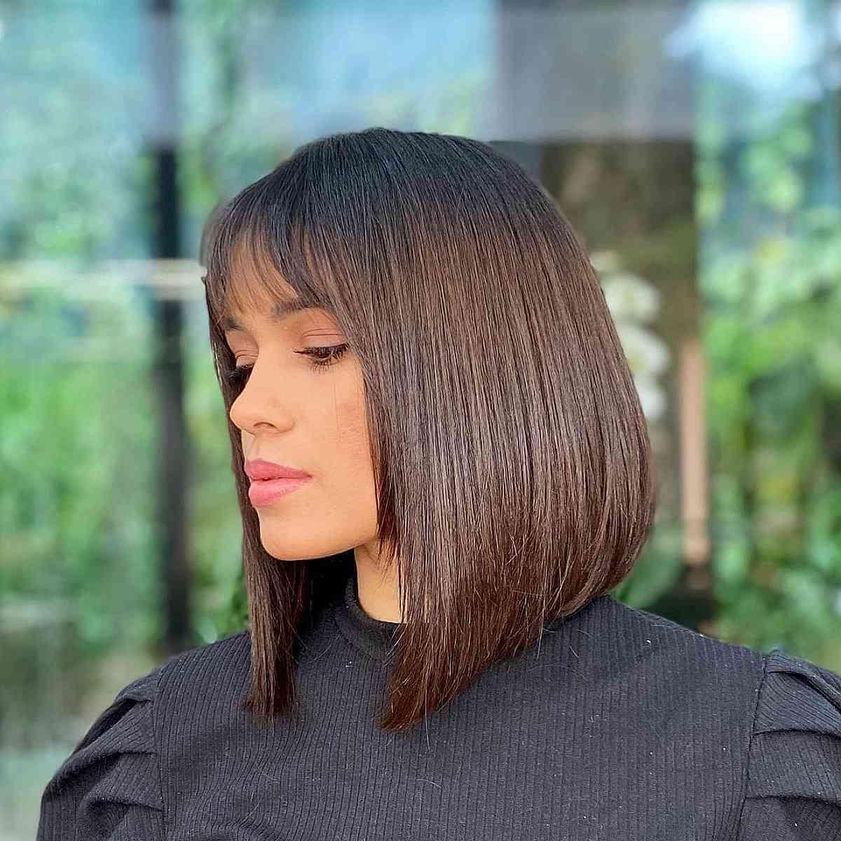Carré plongeant long cheveux lisses