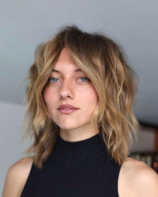 Carré shaggy mi long cheveux fins