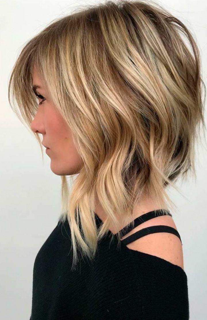 Carré shaggy plongeant cheveux fins