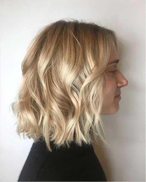 Carré wavy mi-long cheveux fins volumineux