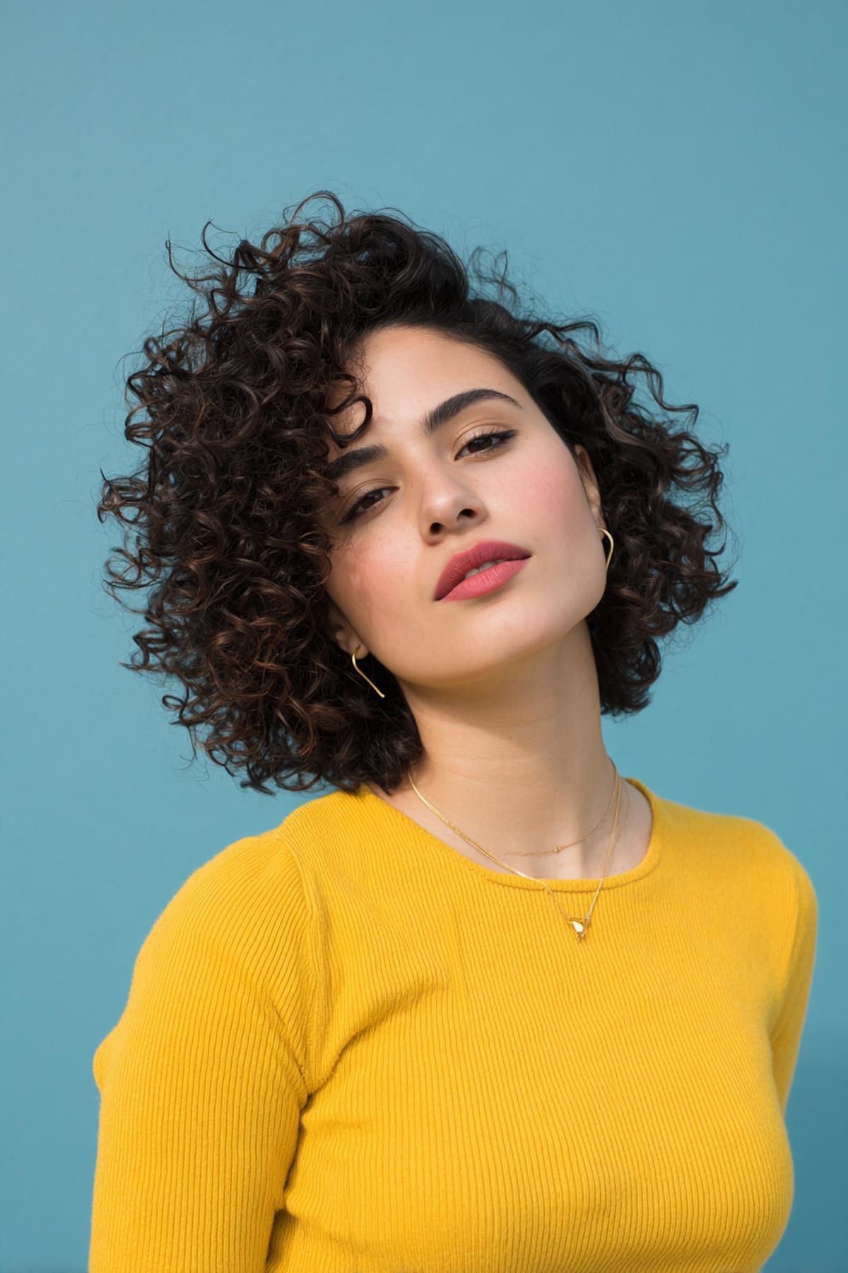 25. Carré bouclé court avec pointes aérées pour for cheveux bouclés dessin facile ideas