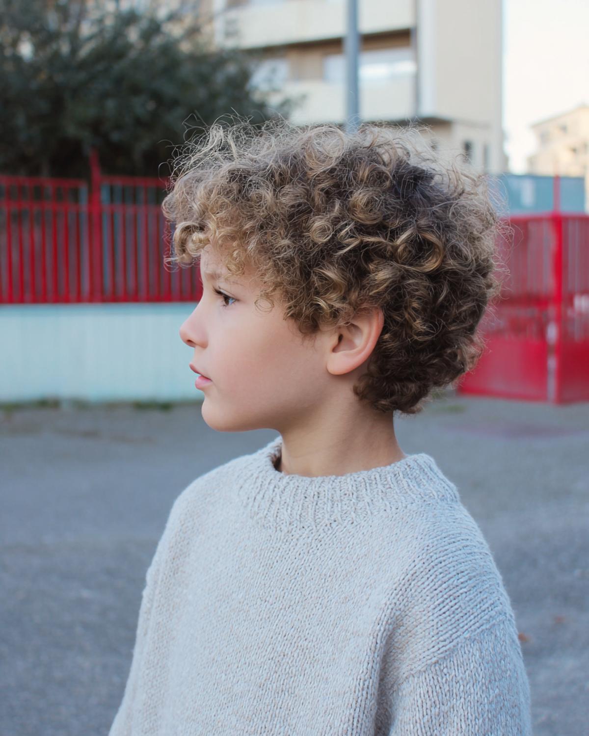 33. Pull à col haut et boucles sur la nuque pour for cheveux bouclés dessin garçon ideas