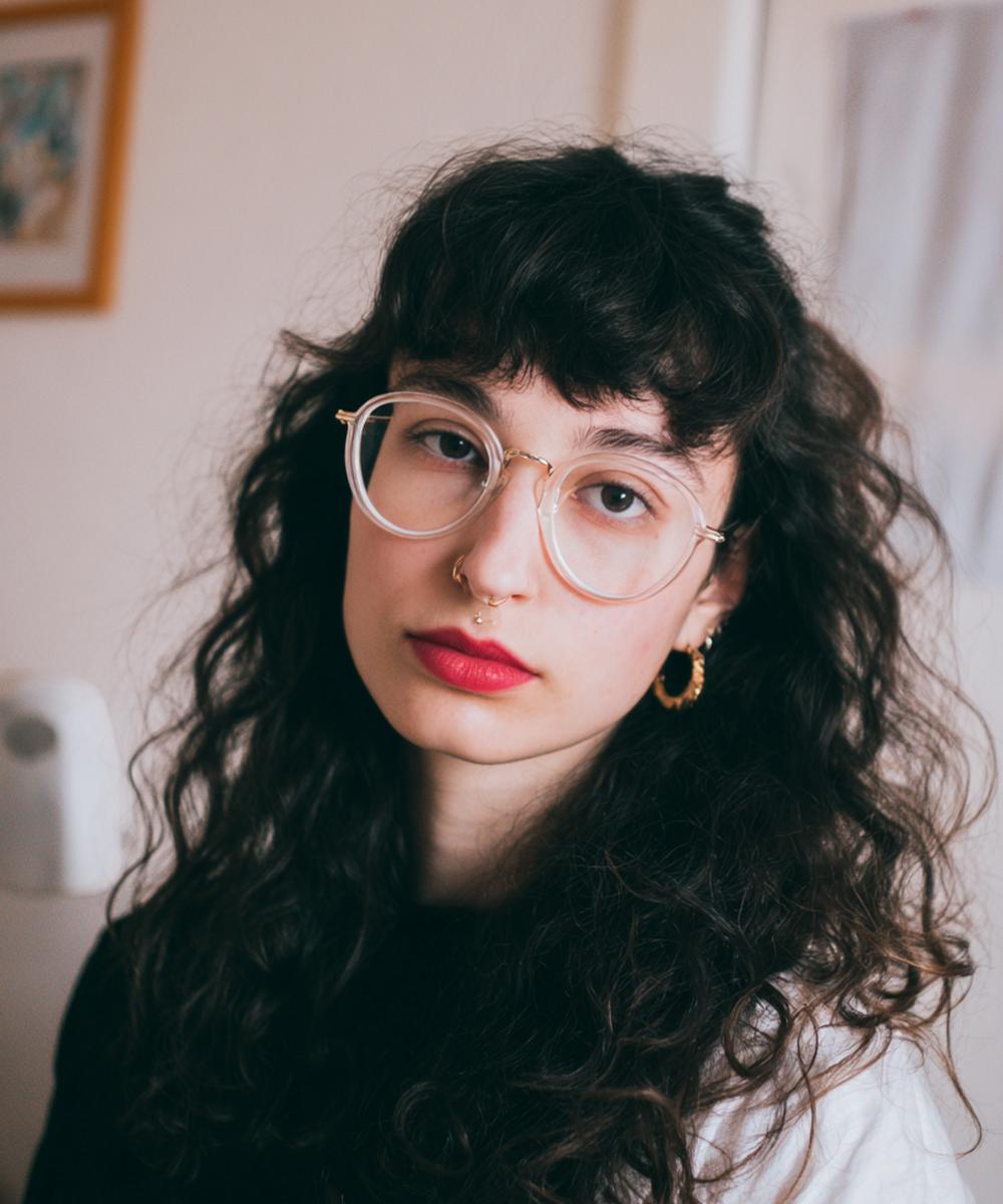 30. Frange avec lunettes en boucles souples pour Cheveux bouclés frange lunettes et confort