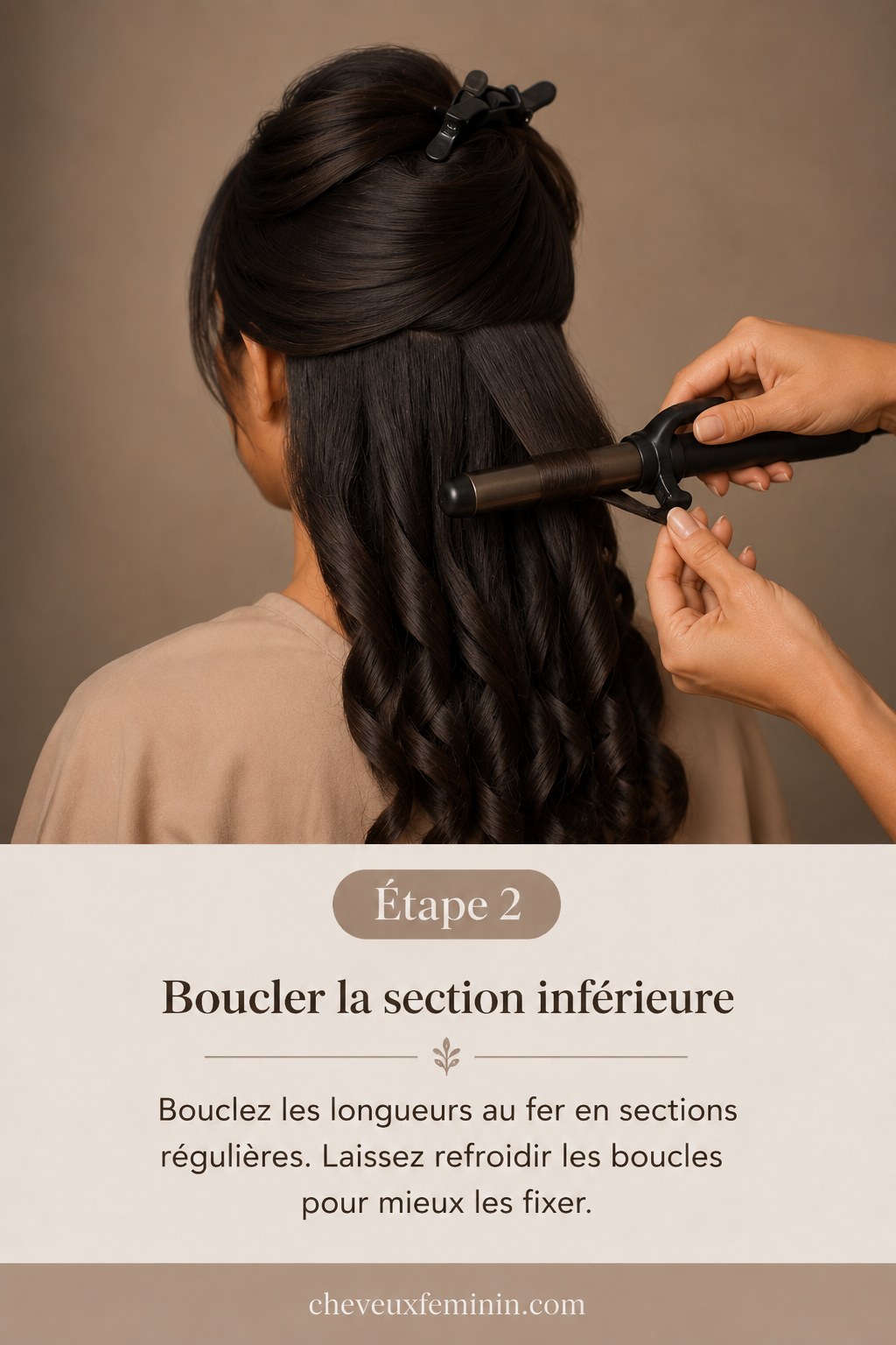 Boucles réalisées au fer sur la section inférieure pour un chignon bas bouclé mariage romantique