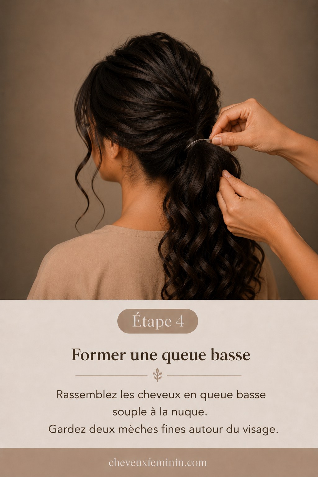 Formation d'une queue basse souple à la nuque, étape clé du chignon bas bouclé mariage