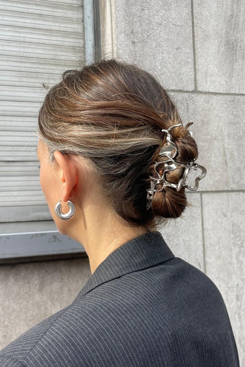 Chignon flou pince argentée