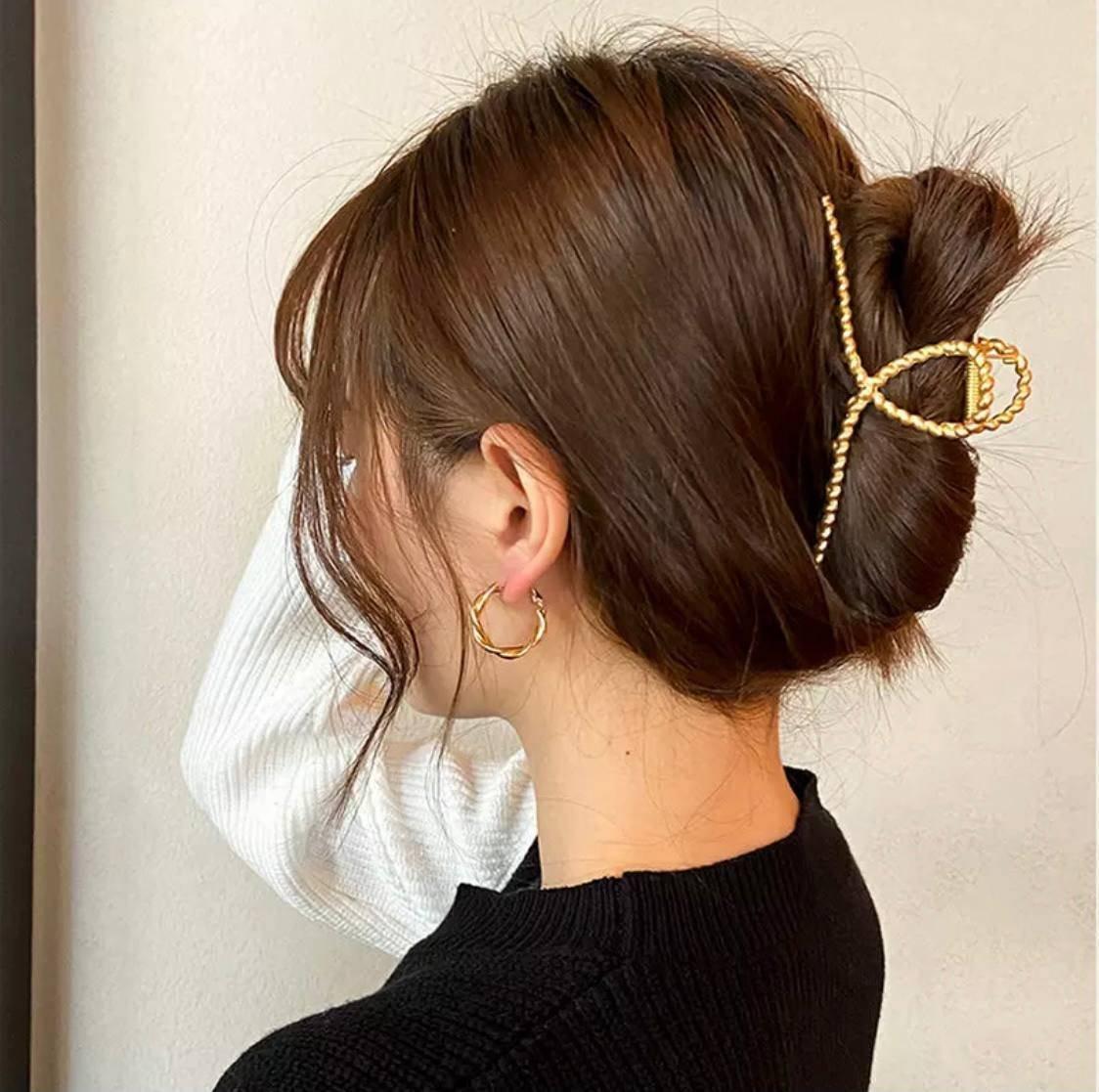 Chignon bohème pince dorée