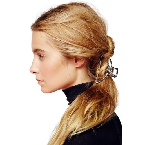 Coiffure pince crabe cheveux attachés