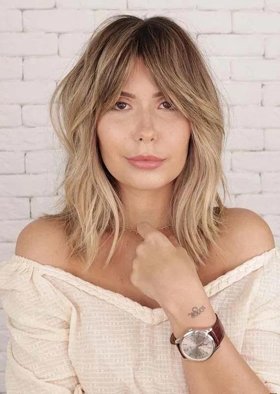 Frange rideau cheveux fins épaule
