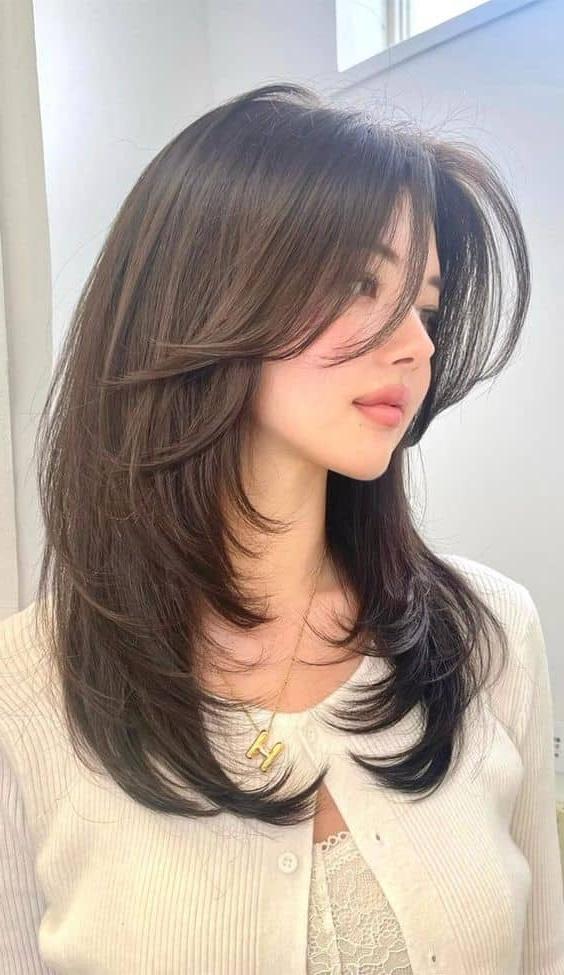Coupe butterfly cheveux lisses