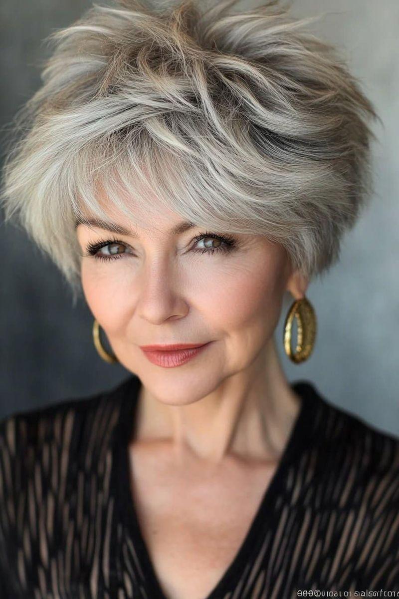 Coupe courte effilée volume naturel