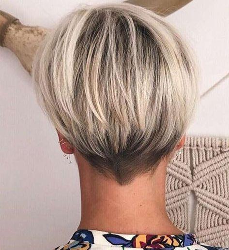 Pixie nuque dégagée femme