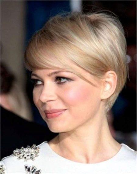 Pixie frange visage ovale