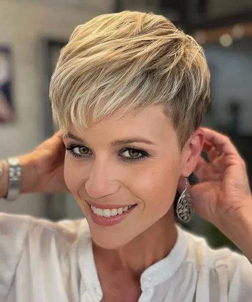 Pixie blonde frange lumineuse