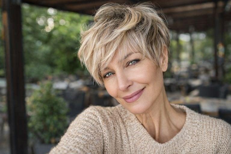 Coupe pixie effilée style naturel