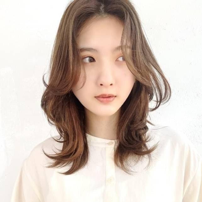 Medium length soft wolf cut idées et inspirations