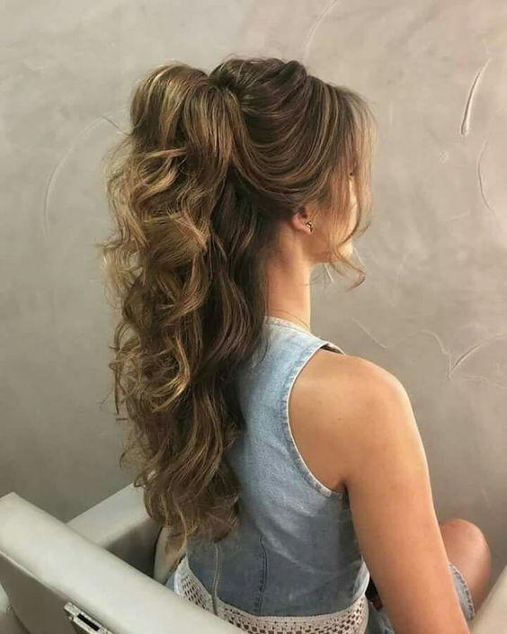 Demi-queue torsadée volume cheveux