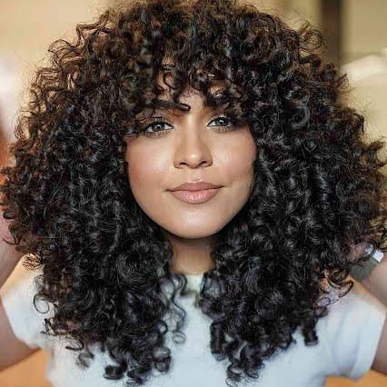 Volume cheveux bouclés naturels