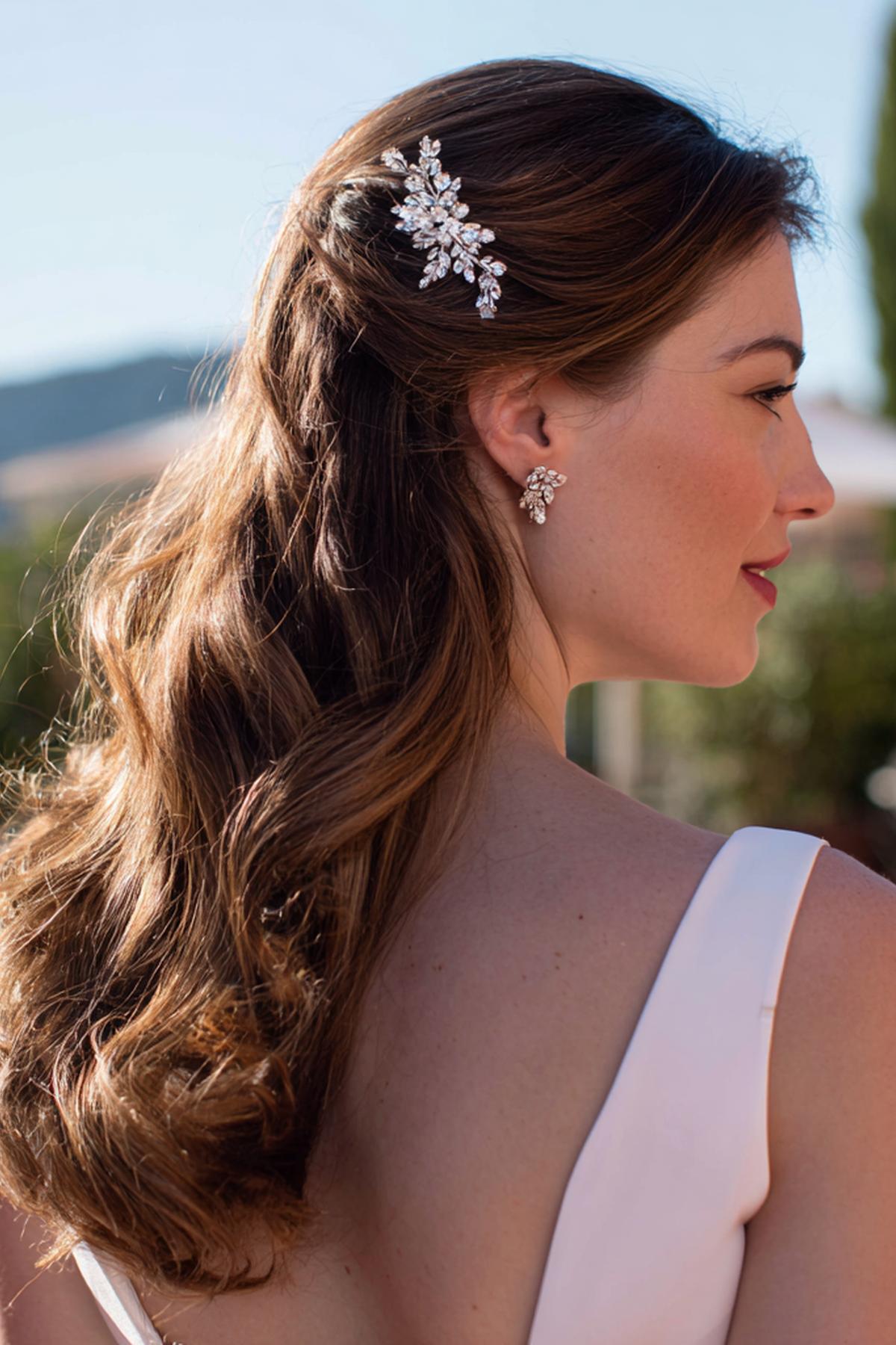 Ondulations Douces Châtain Demi-Attache