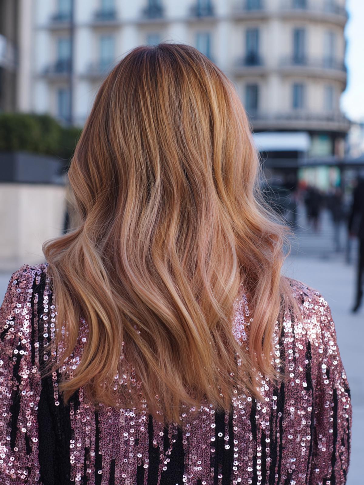 Cheveux Mi-longs Bruns Ondulés