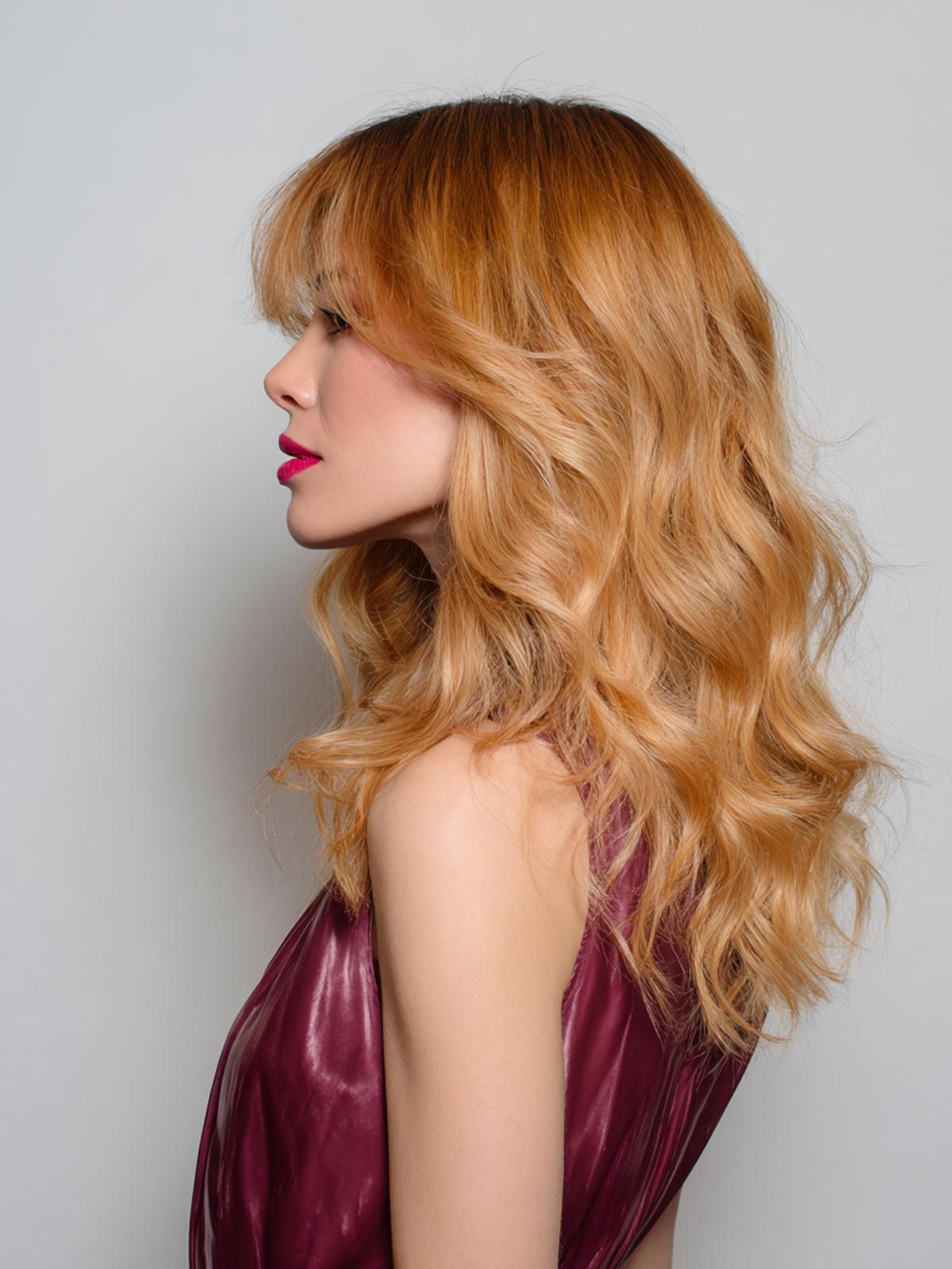 Cheveux Mi-longs Bruns Bouclés