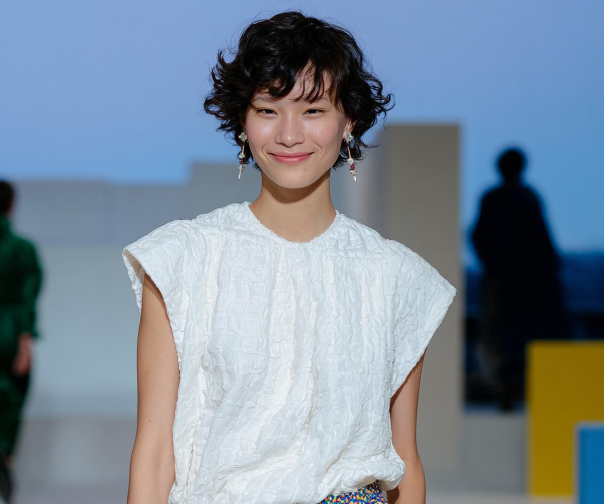 Coupe Courte Bouclée Brune