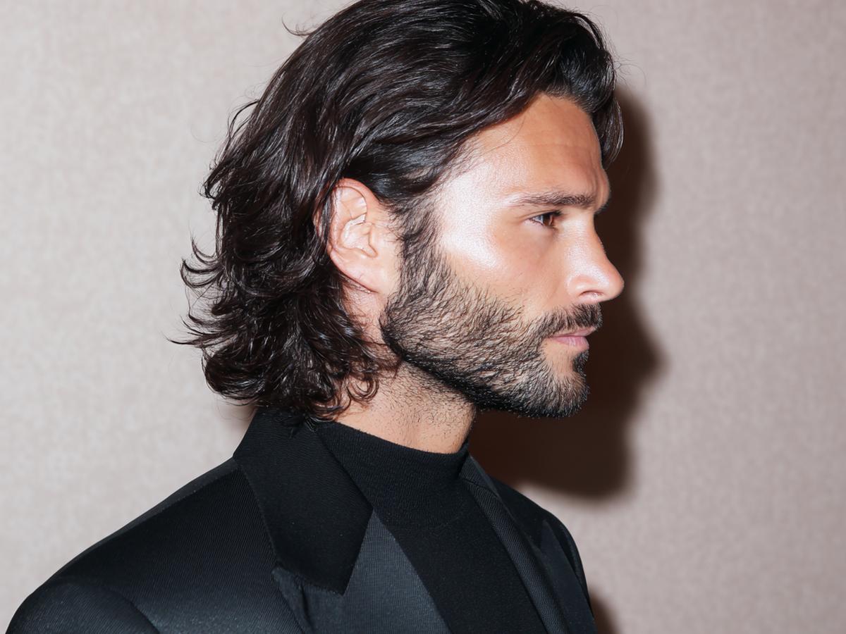 Cheveux Mi-longs Bruns Ondulés