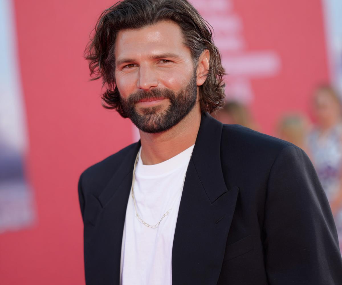 Cheveux Mi Longs Ondulés Sombres