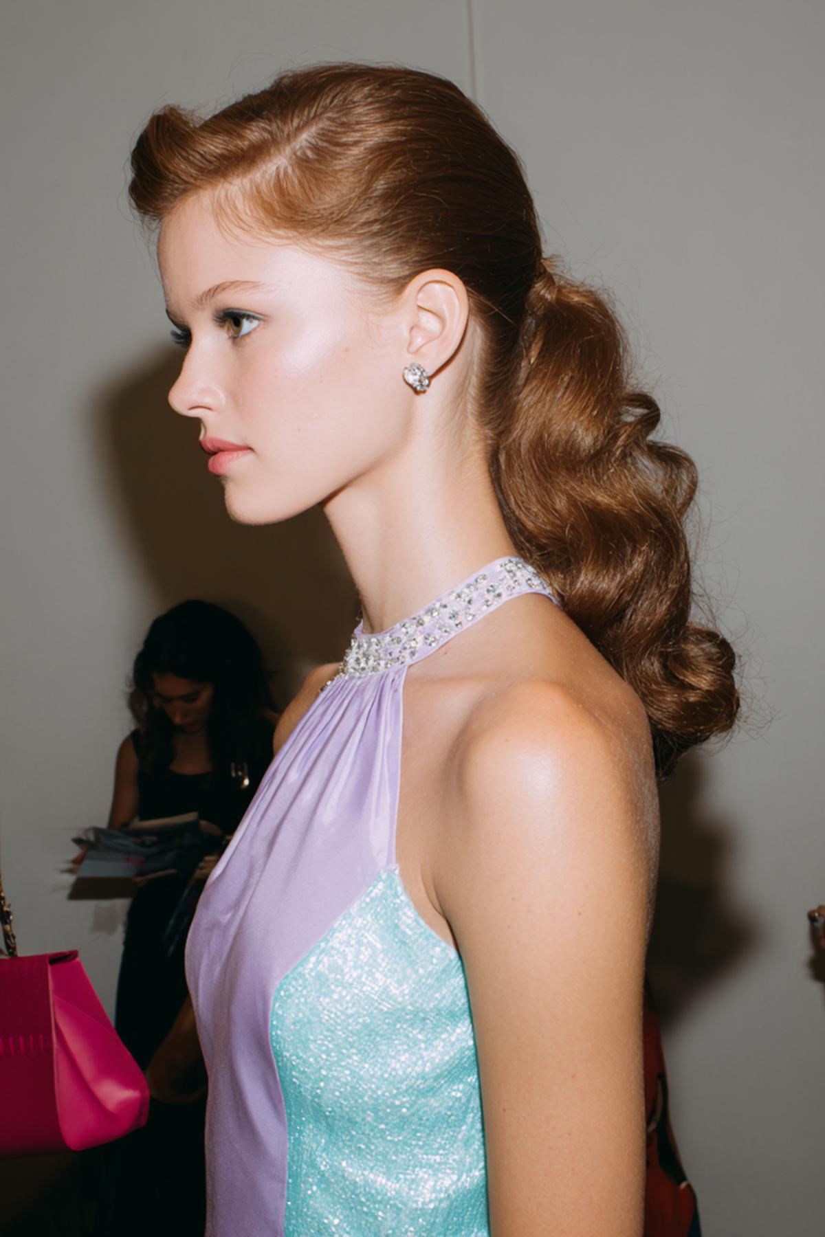 24 Idées Coiffeur Demoiselle d'Honneur Incontournables Pour Un Mariage Stylé