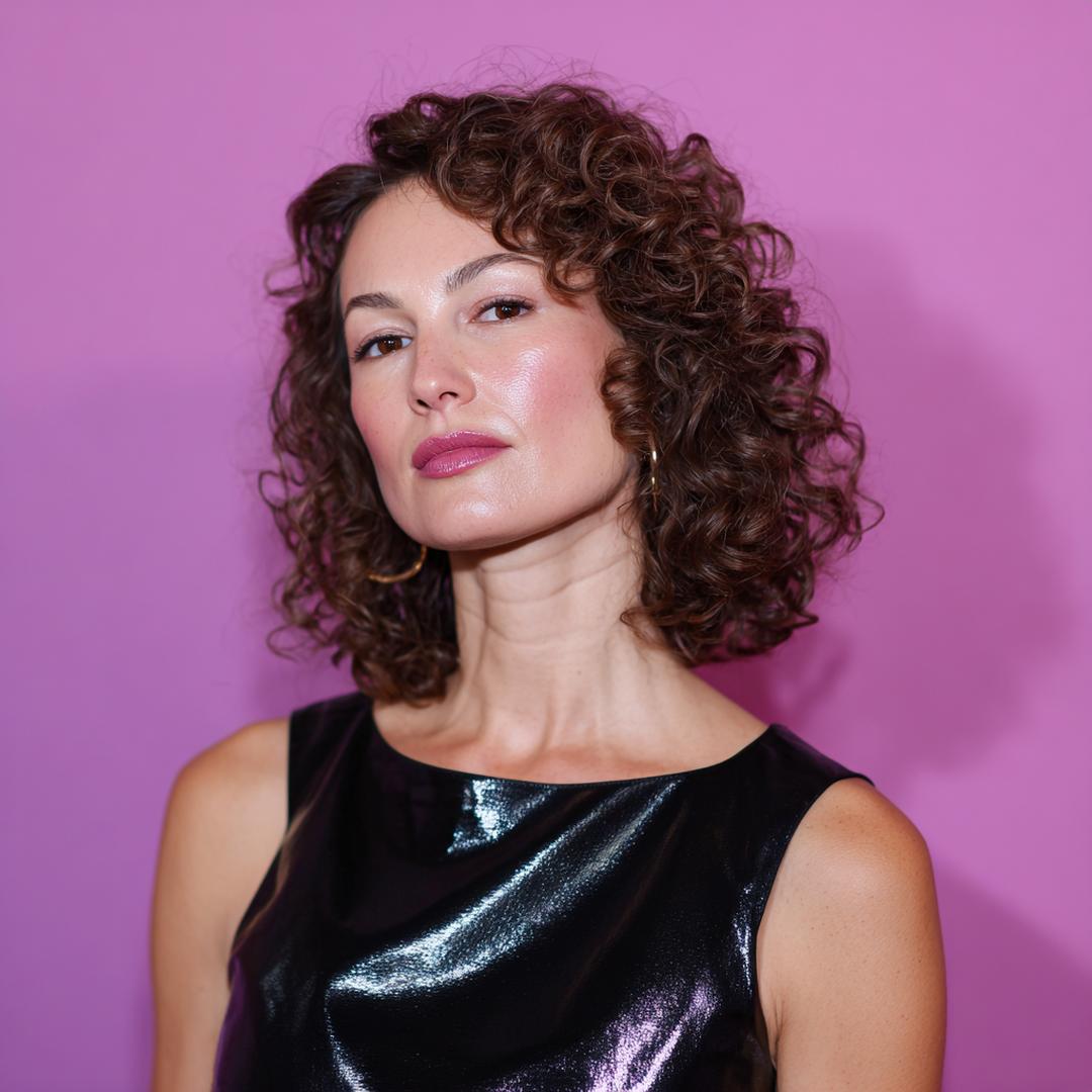 Boucles Brunes Définies Mi Longues