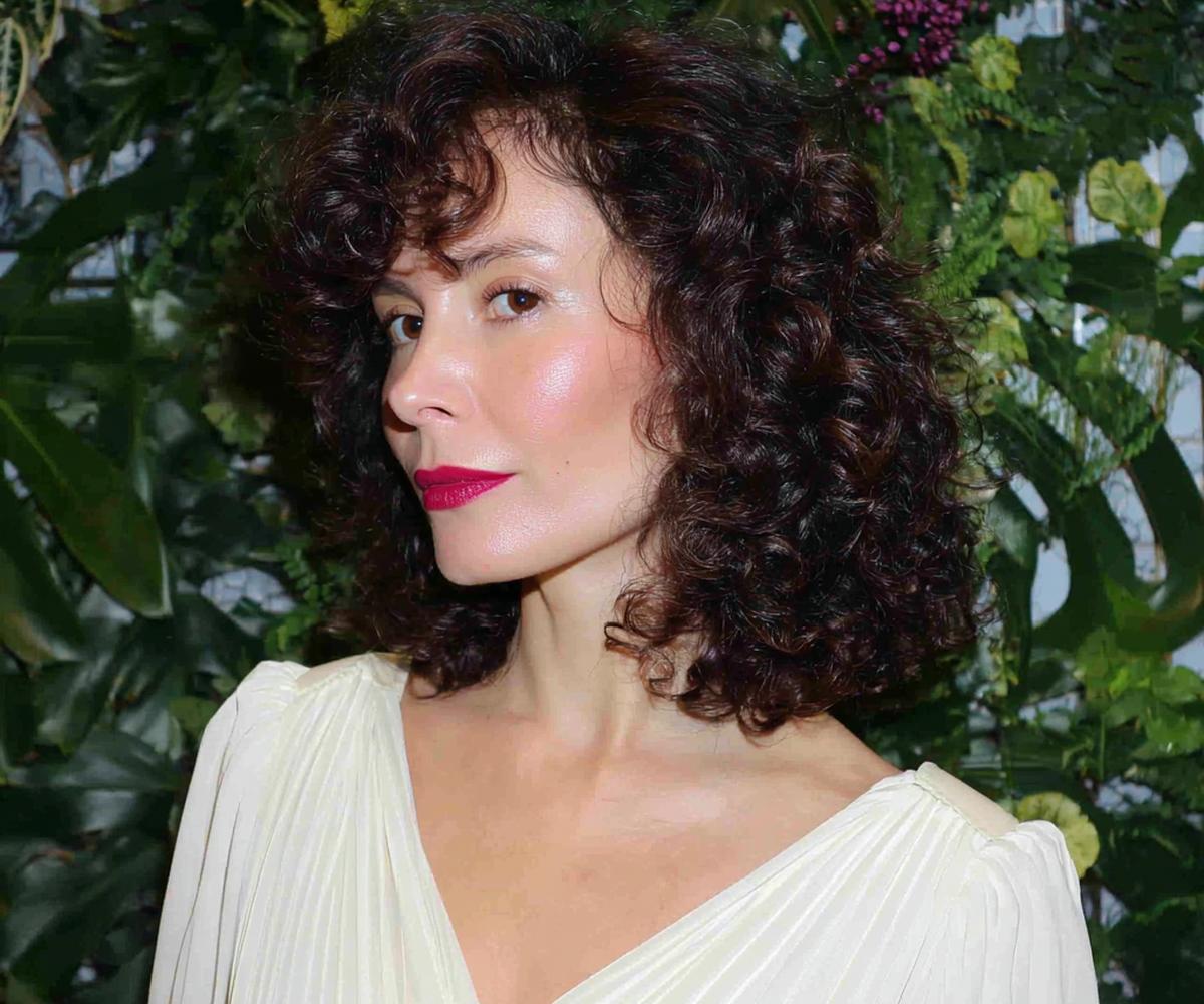 Carré Bouclé Brun Effilé