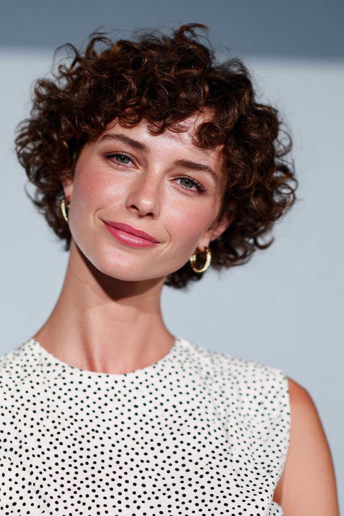 Pixie Frisé Brun Court