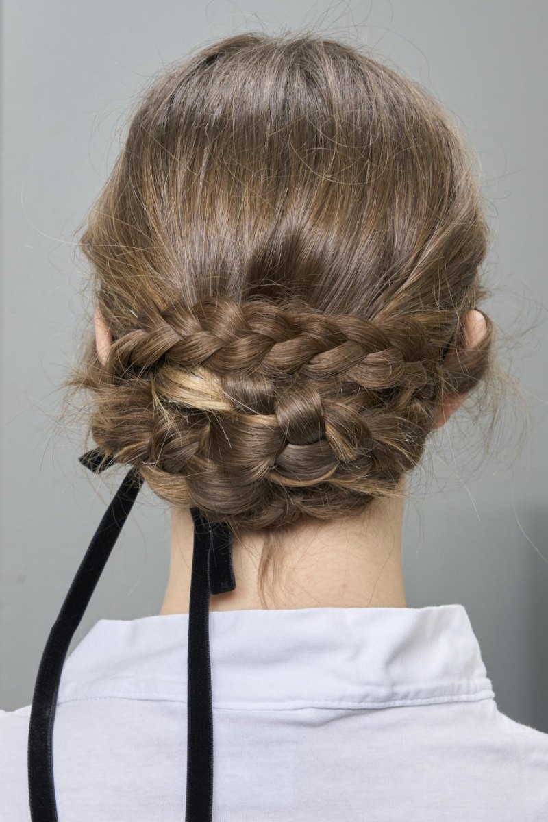 Chignon tressé rubans décoratifs