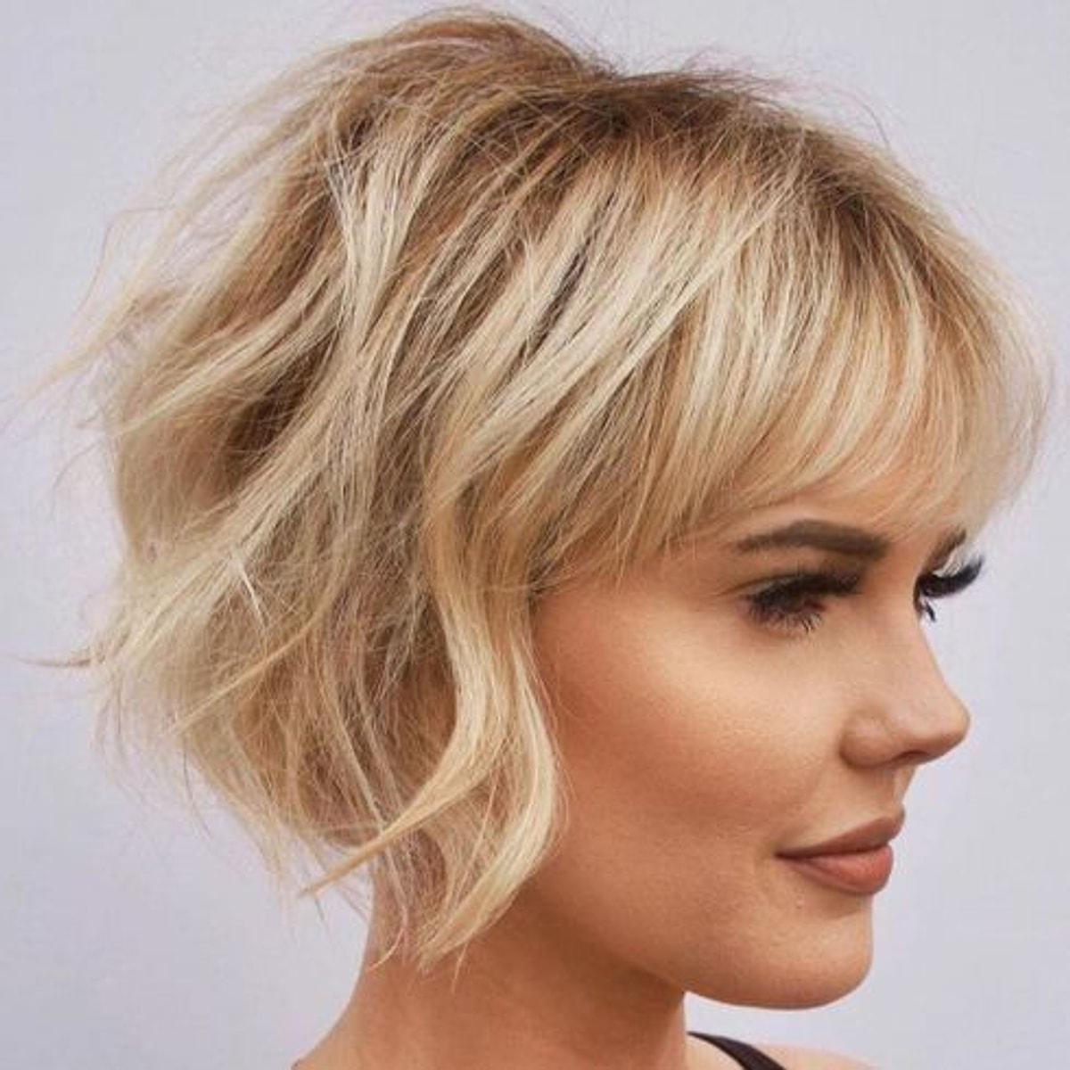 French bob blond pointes effilées