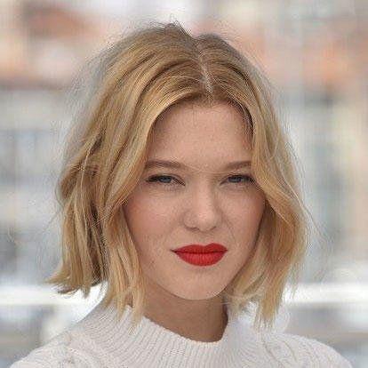French bob blond raie milieu