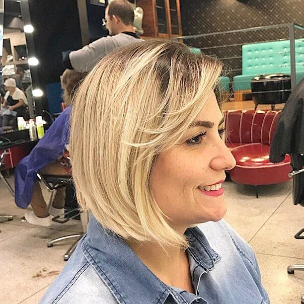 French bob blond raie côté