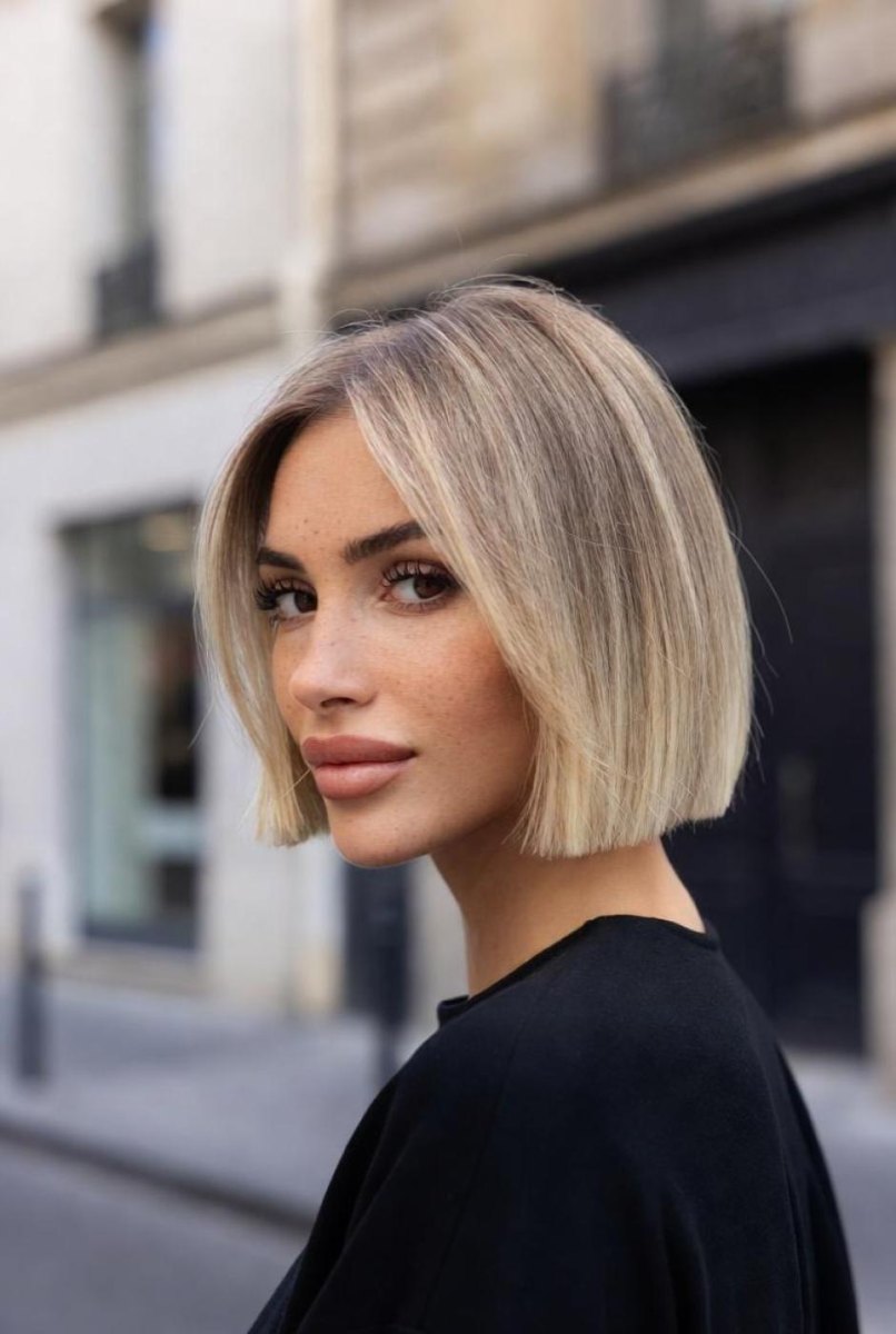 French bob blond minimaliste