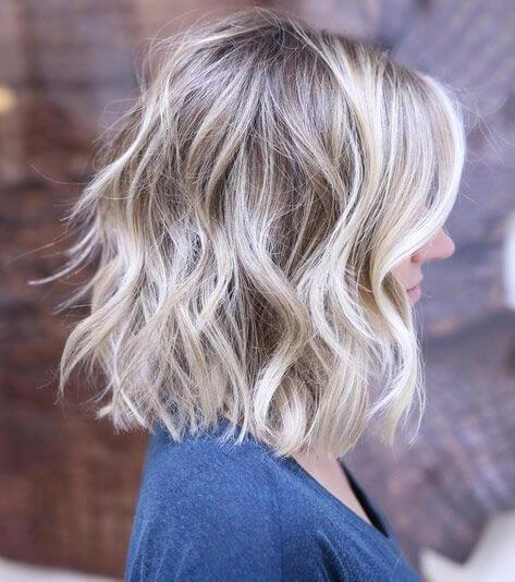 Lob blond coiffé décoiffé