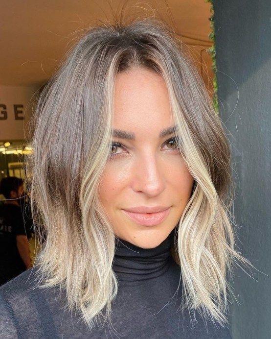 Lob blond mèches visage