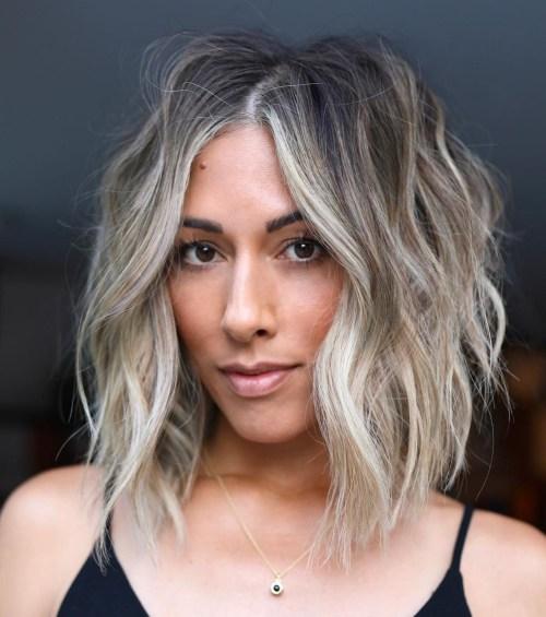 Lob blond racines foncées