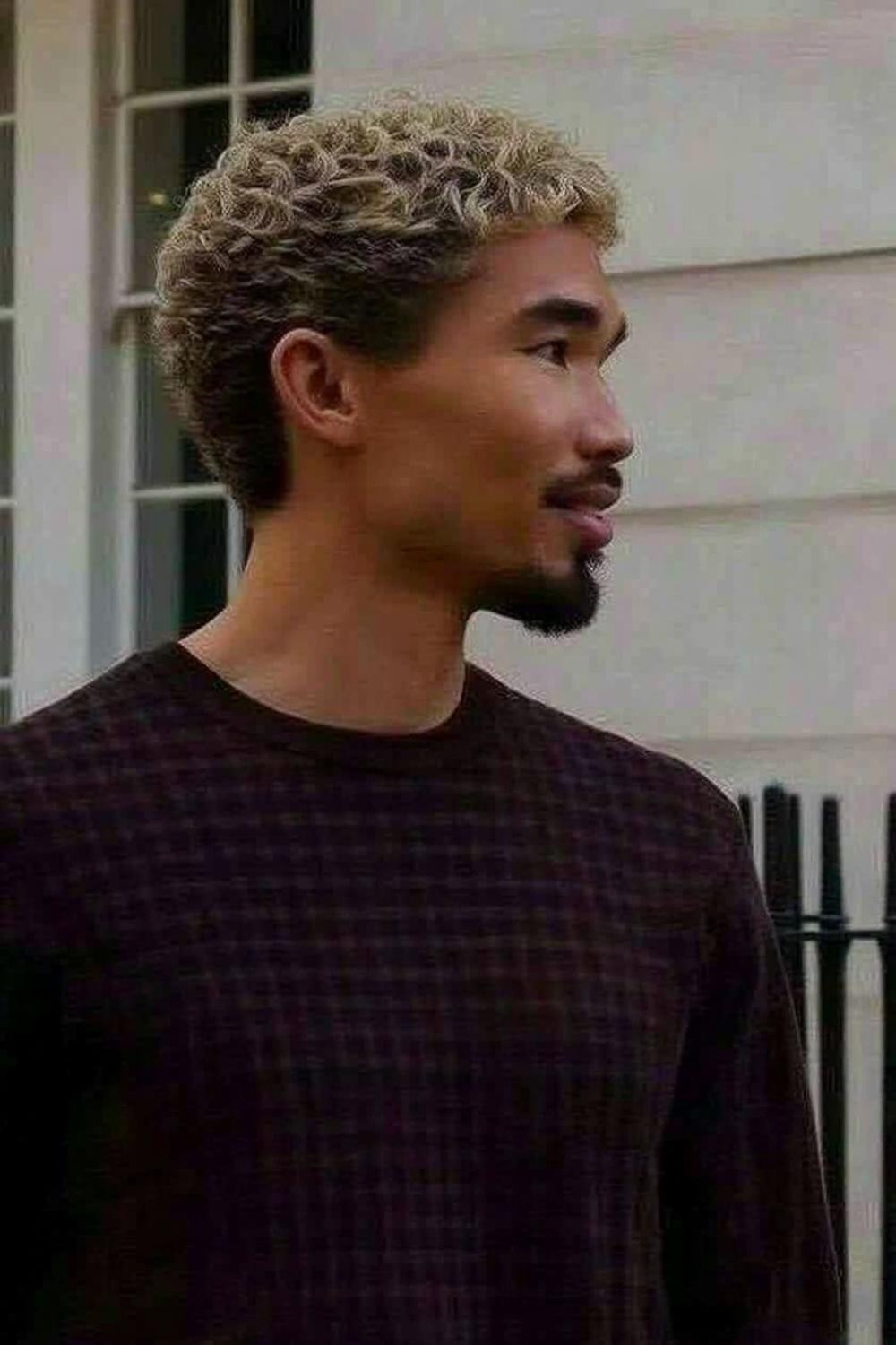 Boucles masculines dorées