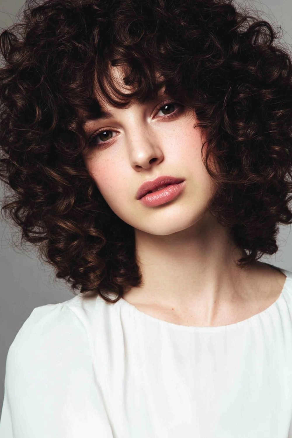 cheveux bouclés frange lisse - Cheveux Boucles Frange Guide Pratique et Élégant