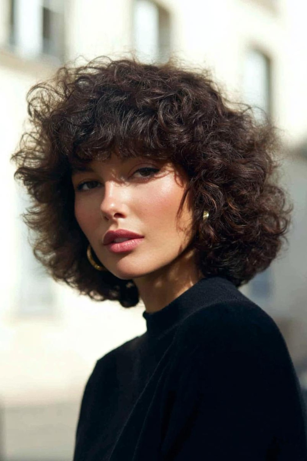 cheveux bouclés frange droite - Cheveux Boucles Frange Styles à Essayer