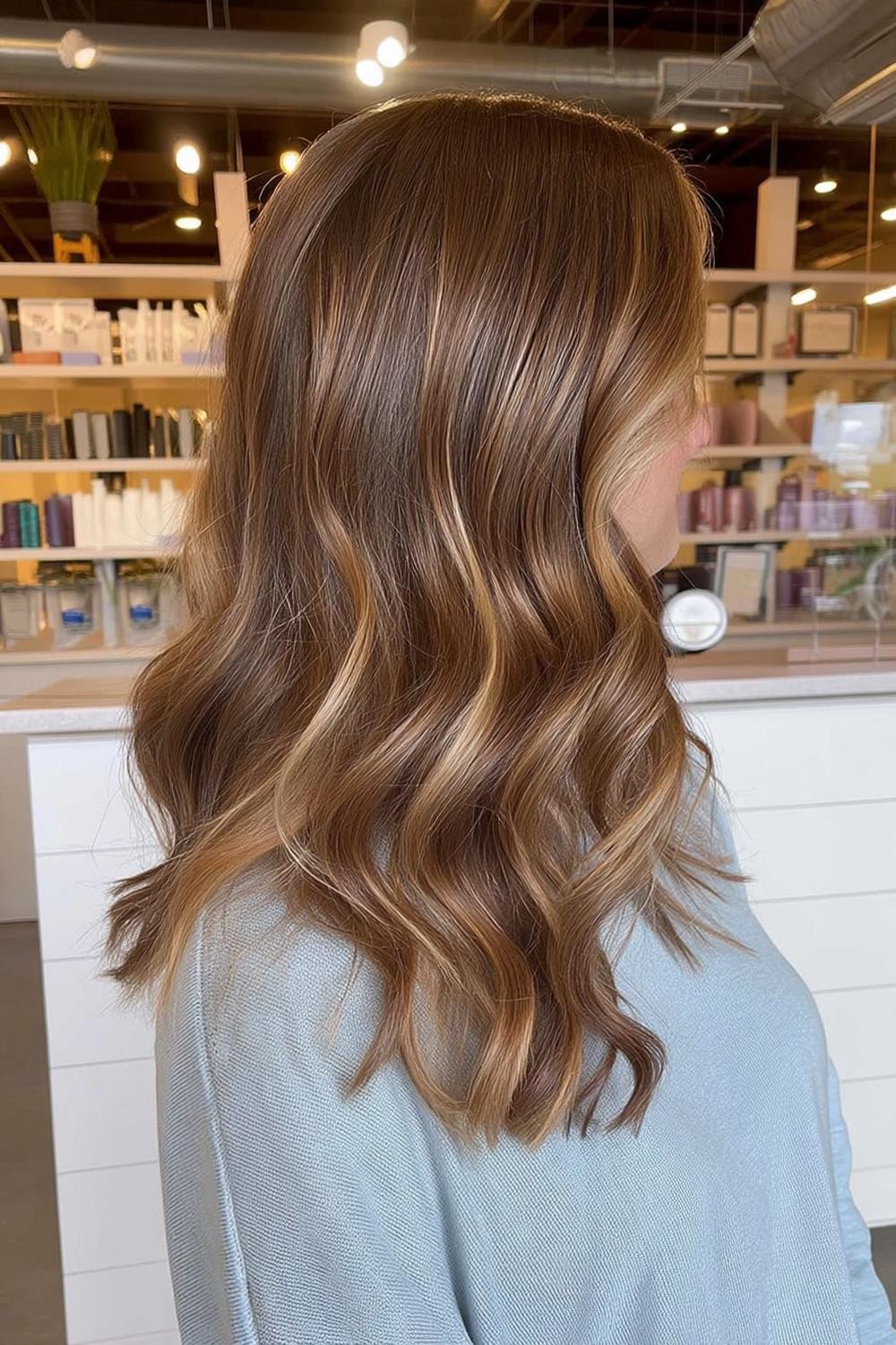 Mèches blondes contrastées